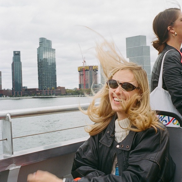 Meet your Posher, Brooke - Picture 1 of 1